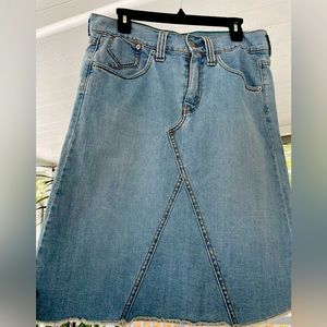 Levi’s deconstructed denim skirt w/unfinished hem size 10